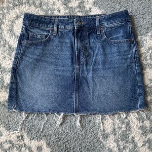 Old navy Womens OG Denim dark wash Frayed Hem MINI Skirt mid rise  6